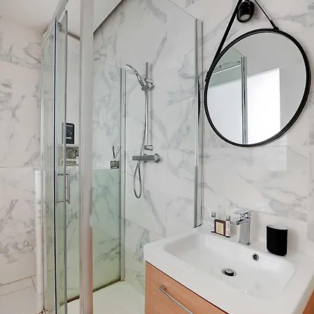 公寓 In Bastille With 1 *